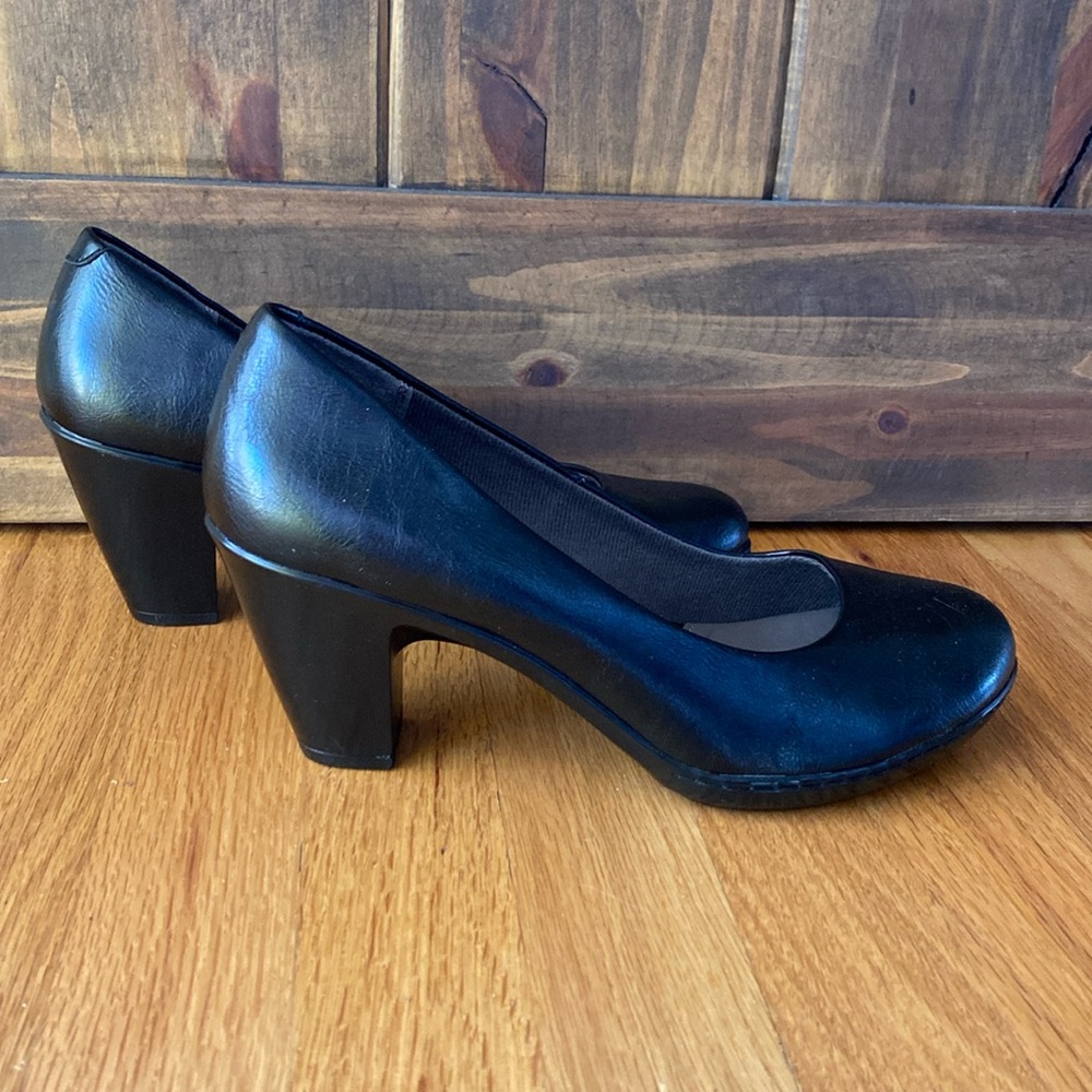 NWOT Euro Soft Black Pumps